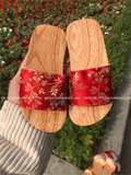 Guốc mộc quai gấm cho bé