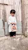 Áo dài trắng kèm mấn bé gái