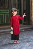 Áo dài gấm tơ đỏ bé gái
