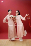 Áo dài gấm hồng phấn dáng suông