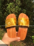 Guốc mộc quai gấm cho bé