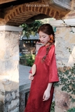 Áo dài gấm dệt đỏ dáng suông
