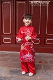 Áo dài gấm đỏ mẹ M