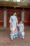 Áo dài gấm xanh mẹ + bé gái