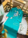 Áo dài lụa ngọc trai xanh thêu hoa