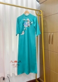 Áo dài lụa ngọc trai xanh thêu hoa