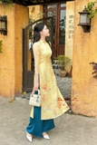 Áo dài tơ vàng mơ kết hoa, quần xanh