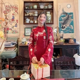 Áo dài tơ đỏ thêu nguyên tà