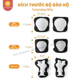Mũ bảo hiểm và đồ bảo hộ bọc đầu gối cho bé