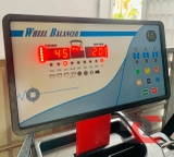 Máy cân bằng lốp Tecom - Model: TC-2000E