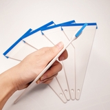 Gạt Film tam giác - Màu trắng, kẹp lưỡi cao su xanh