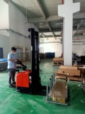 Xe nâng điện đứng lái Heli 2 tấn Model CDD20- D930. Rẻ nhất