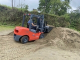 Xe nâng Heli lắp bộ gầu xúc