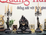 Đồng hồ chân nến 2 thiếu nữ đồng đen