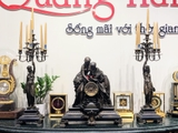 Đồng hồ chân nến 2 thiếu nữ đồng đen