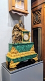 Đồng hồ tượng malachite nhà hiền triết
