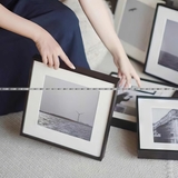 Set 2 tranh vuông in ảnh gia đình – lưu giữ khoảnh khắc trên giấy mỹ thuật cao cấp