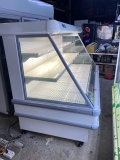 Tủ mát trưng bày 2m Carrier, 3 tầng