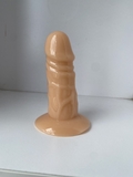 dildo-mini-gan-tuong-jiuai-bam-dinh-chac-chan