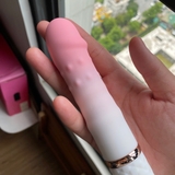dildo-rung-thut-tu-dong-dieu-khien-smartphone-chan-de-gan-tuong-ranh-tay