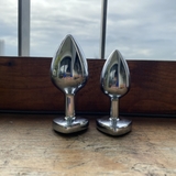 nut-hau-mon-inox-cao-cap-da-trai-tim-lap-lanh-cam-giac-chan-that