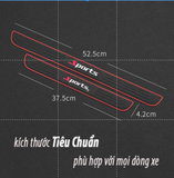 Bộ 4 miếng cao su dán bậc cửa logo sport và các hãng xe