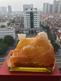 Tượng di lặc ngọc dáng nằm đặt taplo