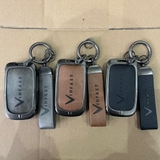 Bộ ốp kim loại lưng da + móc khoá dây da hãng Vinfast