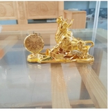 Tượng Trâu vàng phong thủy để xe ô tô - Biểu tượng của may mắn, tài lộc tặng kèm nước hoa ô tô