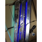 Bộ 4 bậc led sạc usb 7 màu theo logo