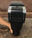 Bệ tỳ tay trong xe ô tô