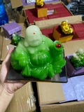Tượng di lặc ngồi cầm thỏi tiền vàng