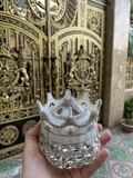 Tòa lâu đài đính đá có nước hoa