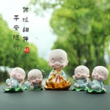 Tượng Sư Thầy và chú tiểu ngồi thiền lá sen