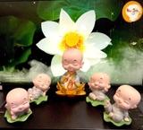 Tượng Sư Thầy và chú tiểu ngồi thiền lá sen