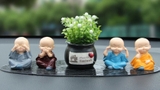 Set 4 tứ không+ thảm oval+ chậu cây trắng.