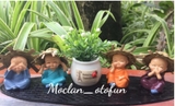 Set 4 chú tiểu đội nón rơm+ chậu cây trắng+ thảm oval.