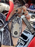Ốp khoá GUCCI, DIOR , BUBERRY bảo vệ chìa khóa cho dòng xe ô tô Mercedes Benz C class S class E class GLS 2022 form mới