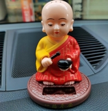 Tượng phật chú tiểu gõ mõ tụng kinh - Tượng GM05 gật đầu bằng NLMT