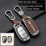 Bộ ốp kim loại lưng da + móc khoá dây da hãng Hyundai