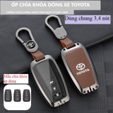 Bộ ốp kim loại lưng da + móc khoá dây da hãng Toyota