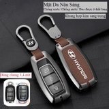 Bộ ốp kim loại lưng da + móc khoá dây da hãng Hyundai