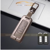 Bộ ốp kim loại lưng da + móc khoá dây da hãng Mitsubishi