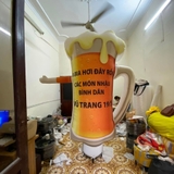 Rối hơi vẫy tay cửa hàng bia