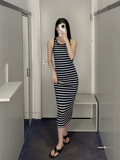 Váy COS sát nách kẻ navy