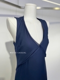 Váy COS lụa sát nách navy vạt lệch