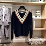 Áo len Sandro đen cổ V viền nâu