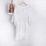 Váy trắng cổ xẻ V dập chân