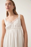 Váy AJE 2 dây trắng chun eo dáng ngắn
