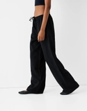 Quần BERSHKA lụa nhăn